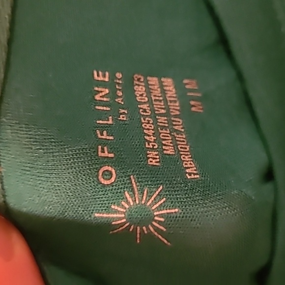 NWT offline by Aerie twist front long sleeved crop - Picture 4 of 5
